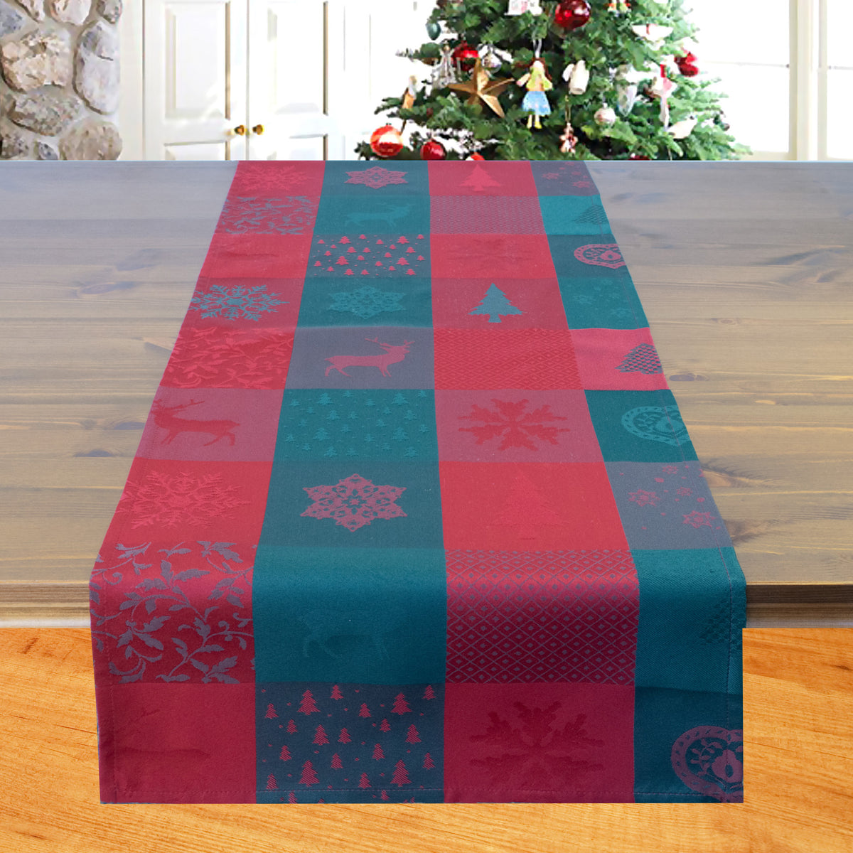 Fischer window pictures table runner with Christmas gnomes in Danish style