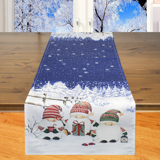 Camino de mesa con imágenes de Fischer y gnomos navideños de estilo danés.