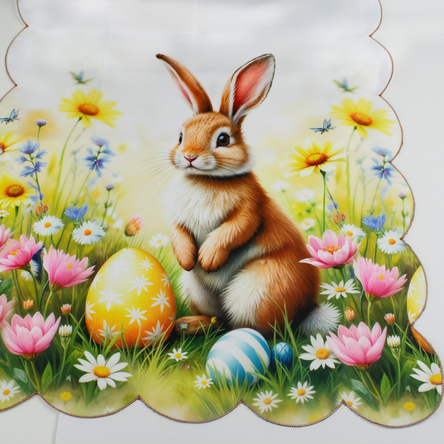 Fischer Fensterbilder Tischdecke "Osterhase auf einer Blumenwiese ",85 x 85 cm